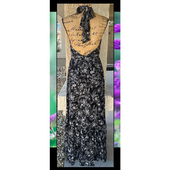 Petal & Pup Pleated Halter Black Floral Backless Lennon Maxi Dress Size M - Picture 6 of 12